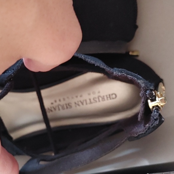 Woman's never worn Flats - Picture 4 of 4